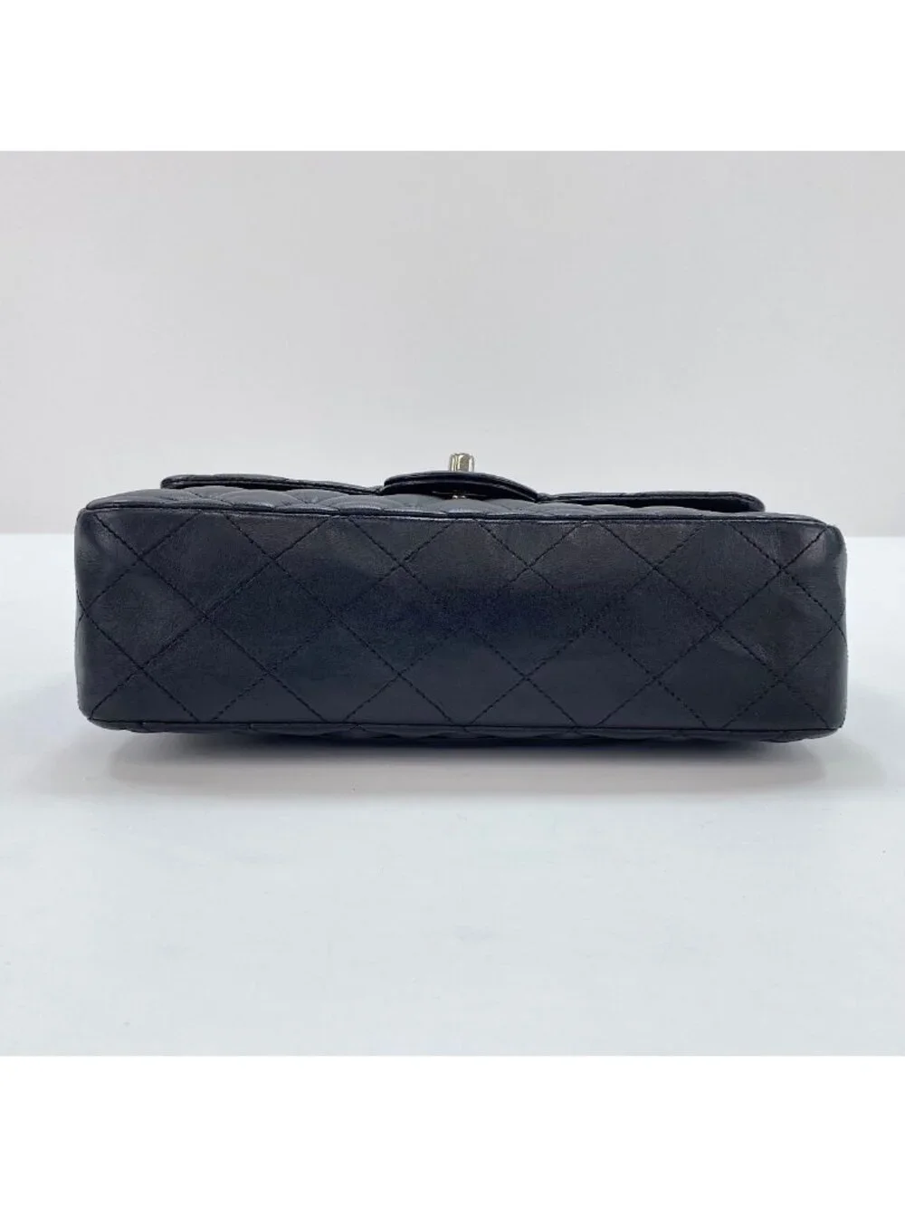 Chanel Shoulder Bag Quilted 23